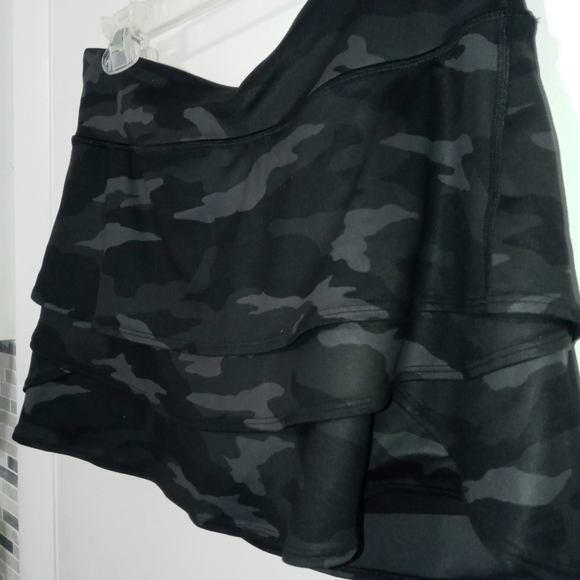 Athleta Girl Camo Lux Swing Layered Athleisure Athletic Skort - Picture 4 of 7